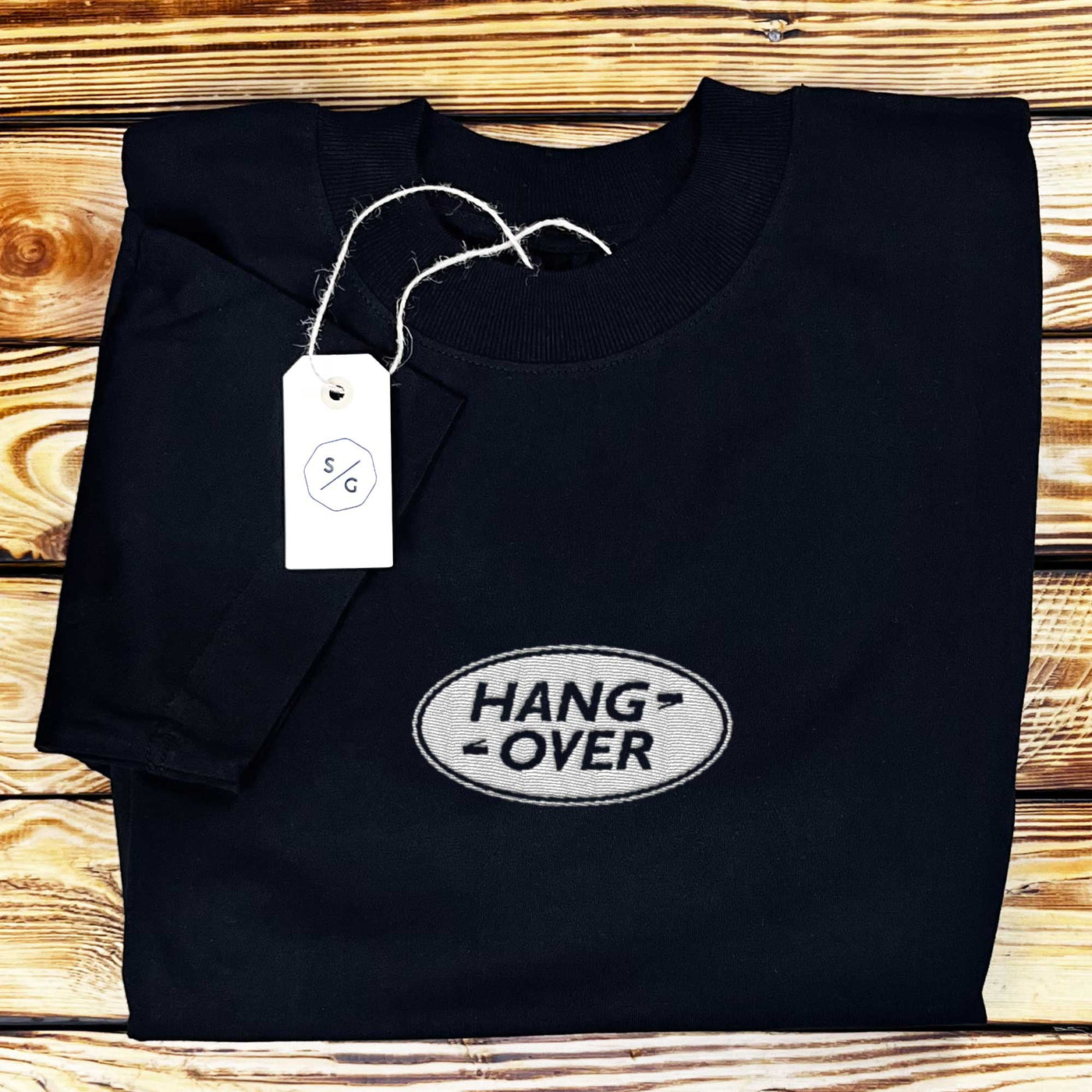 BESTICKTES SHIRT OVERSIZED • HANG OVER