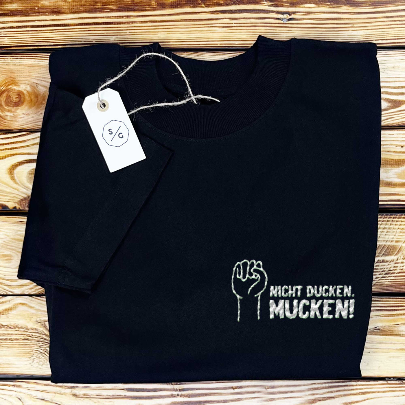 BESTICKTES SHIRT OVERSIZED • NICHT DUCKEN. MUCKEN