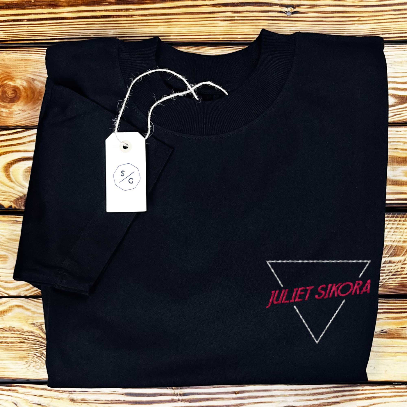 BESTICKTES SHIRT OVERSIZED • LOGO JULIET SIKORA