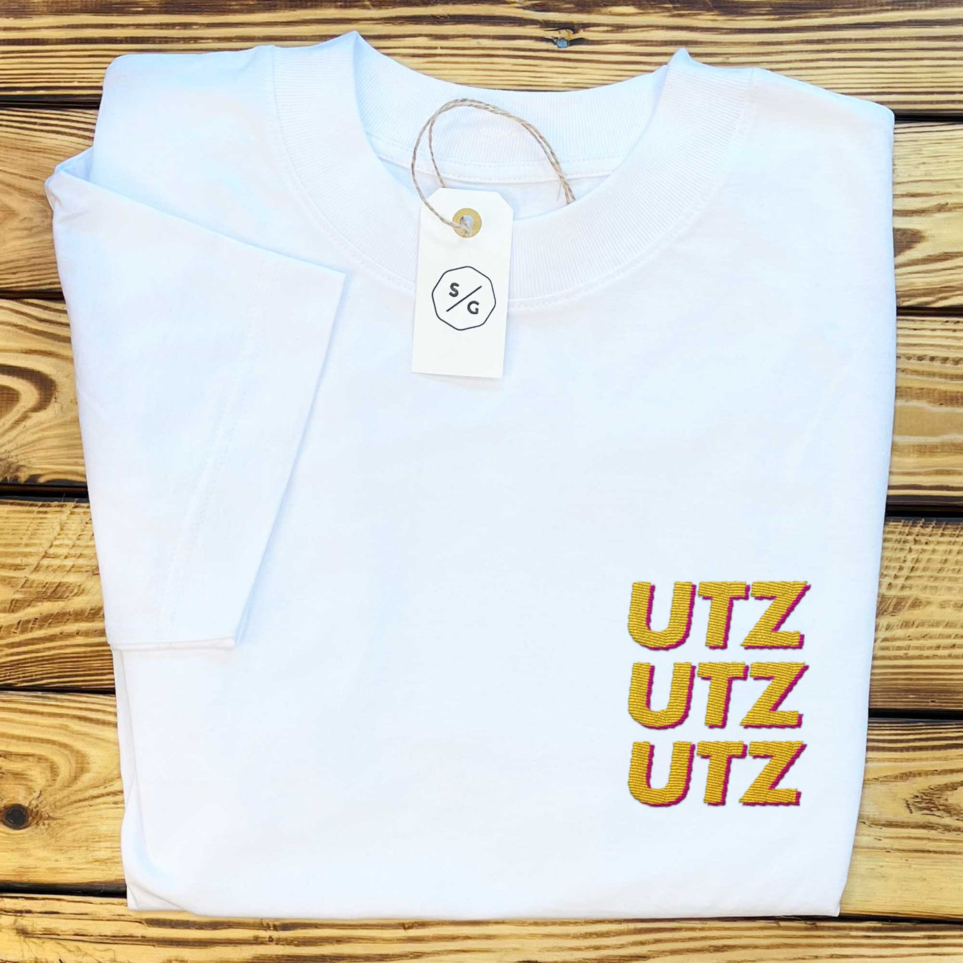 BESTICKTES SHIRT OVERSIZED • UTZ UTZ UTZ