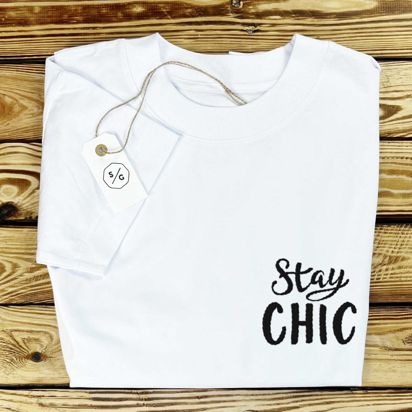 BESTICKTES SHIRT OVERSIZED • STAY CHIC