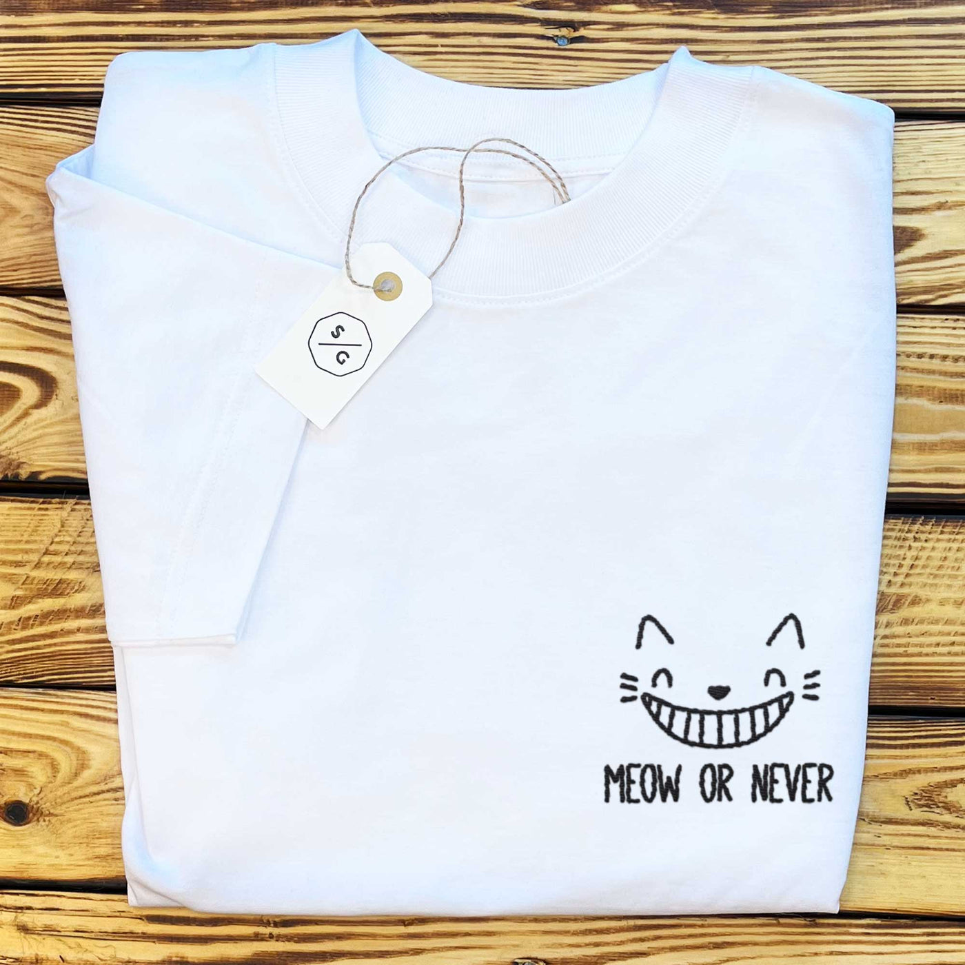 BESTICKTES SHIRT OVERSIZED • MEOW OR NEVER