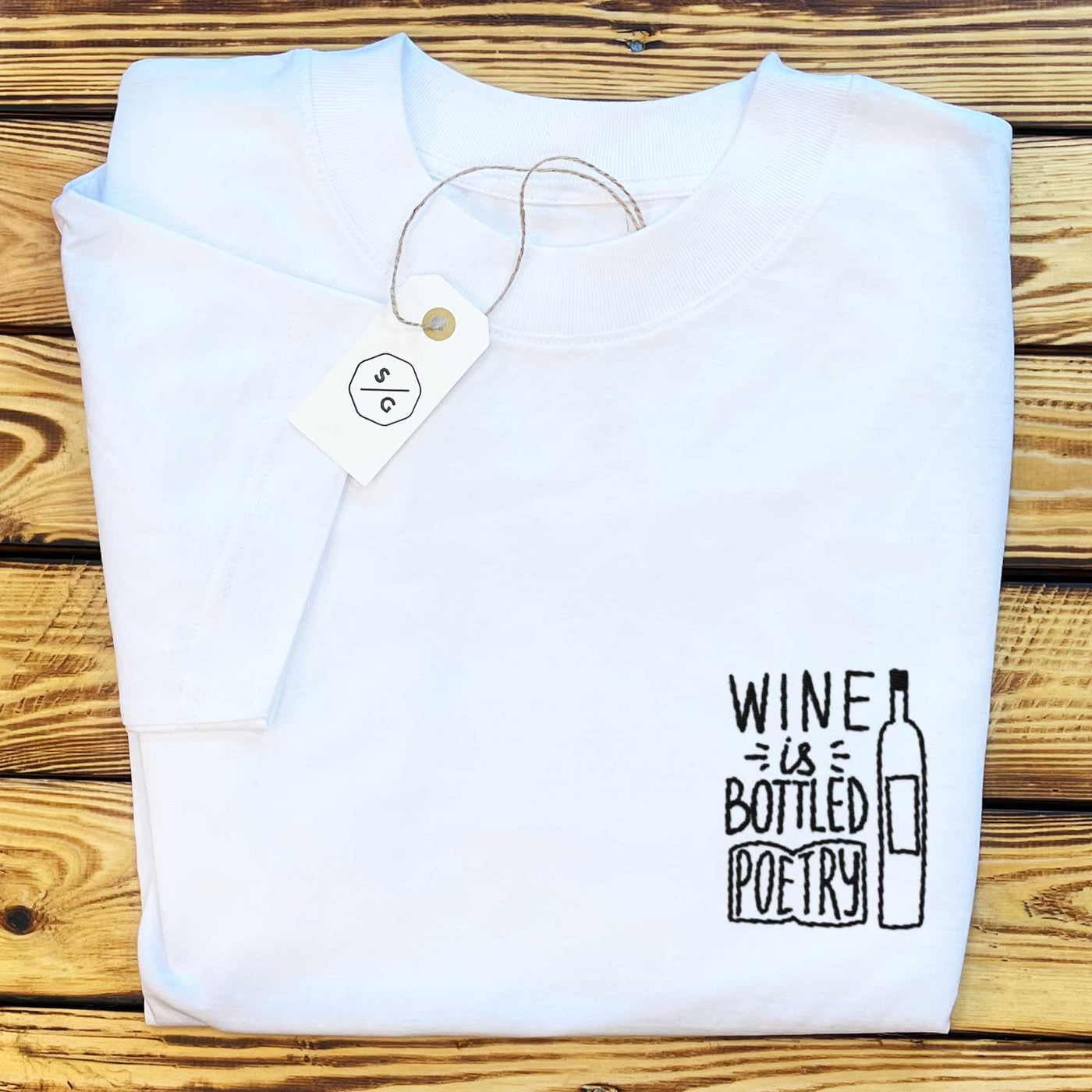 BESTICKTES SHIRT OVERSIZED • WINE IS BOTTLED POETRY