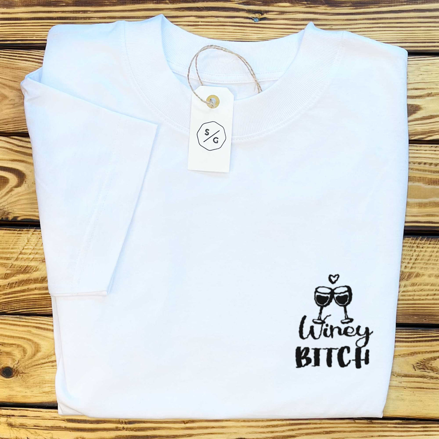 BESTICKTES SHIRT OVERSIZED • WINEY BITCH