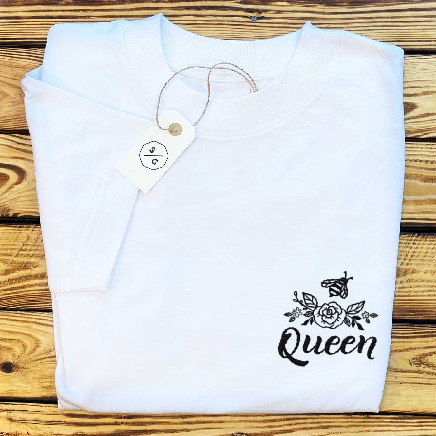 BESTICKTES SHIRT OVERSIZED • BEE A QUEEN