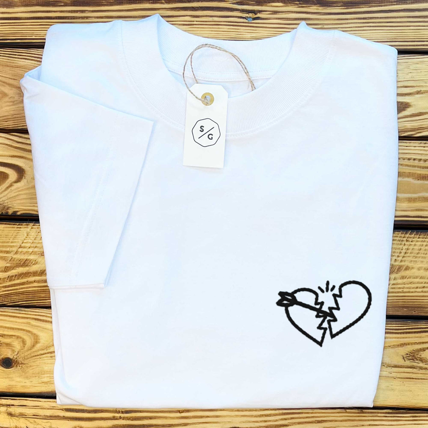 BESTICKTES SHIRT OVERSIZED • BROKEN HEART