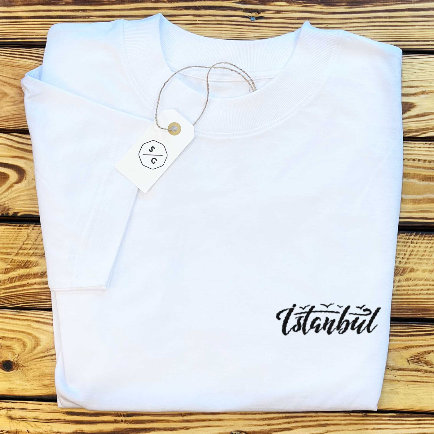 BESTICKTES SHIRT OVERSIZED • ISTANBUL