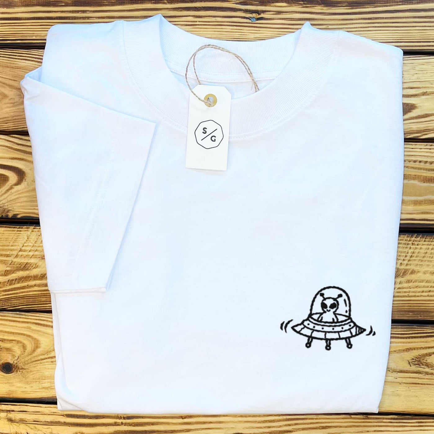 BESTICKTES SHIRT OVERSIZED • ALIEN