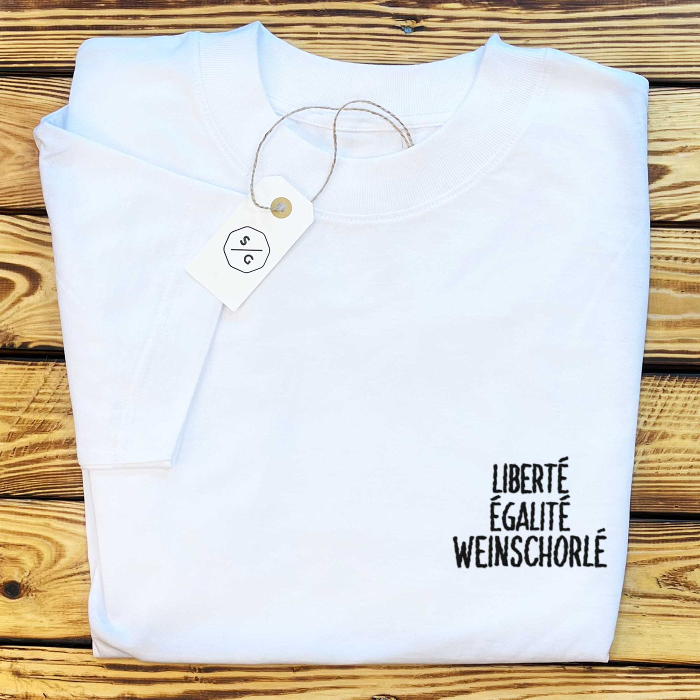 BESTICKTES SHIRT OVERSIZED • LIBERTÉ ÉGALITÉ WEINSCHORLÉ