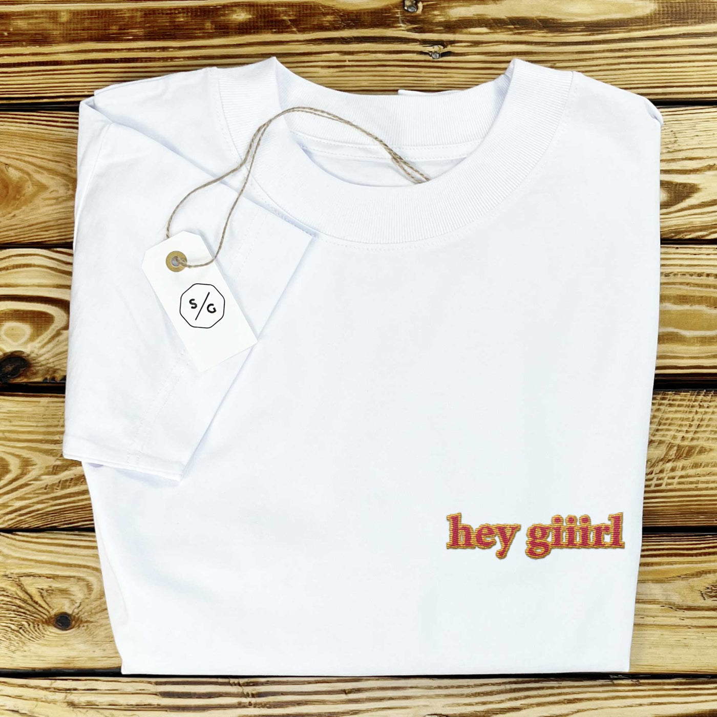 BESTICKTES SHIRT OVERSIZED • HEY GIRL