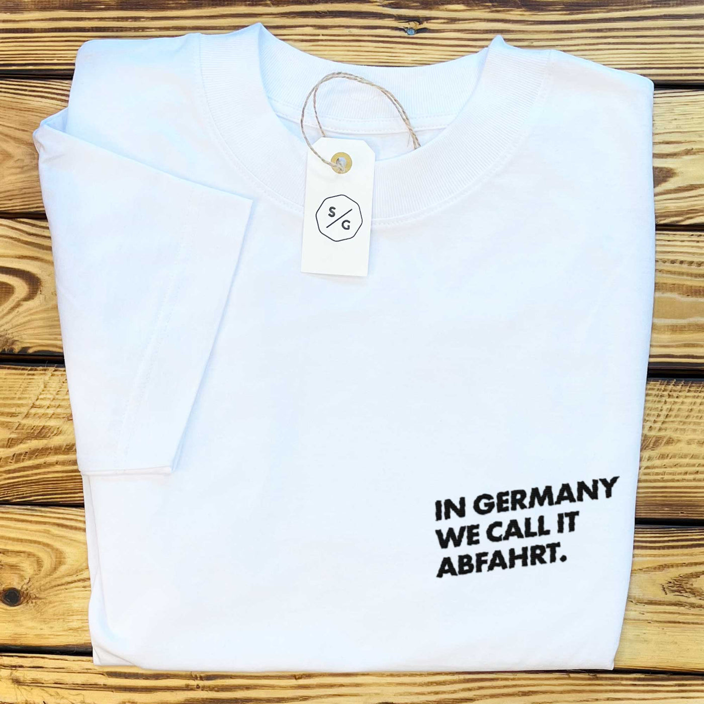 BESTICKTES SHIRT OVERSIZED • IN GERMANY WE CALL IT ABFAHRT