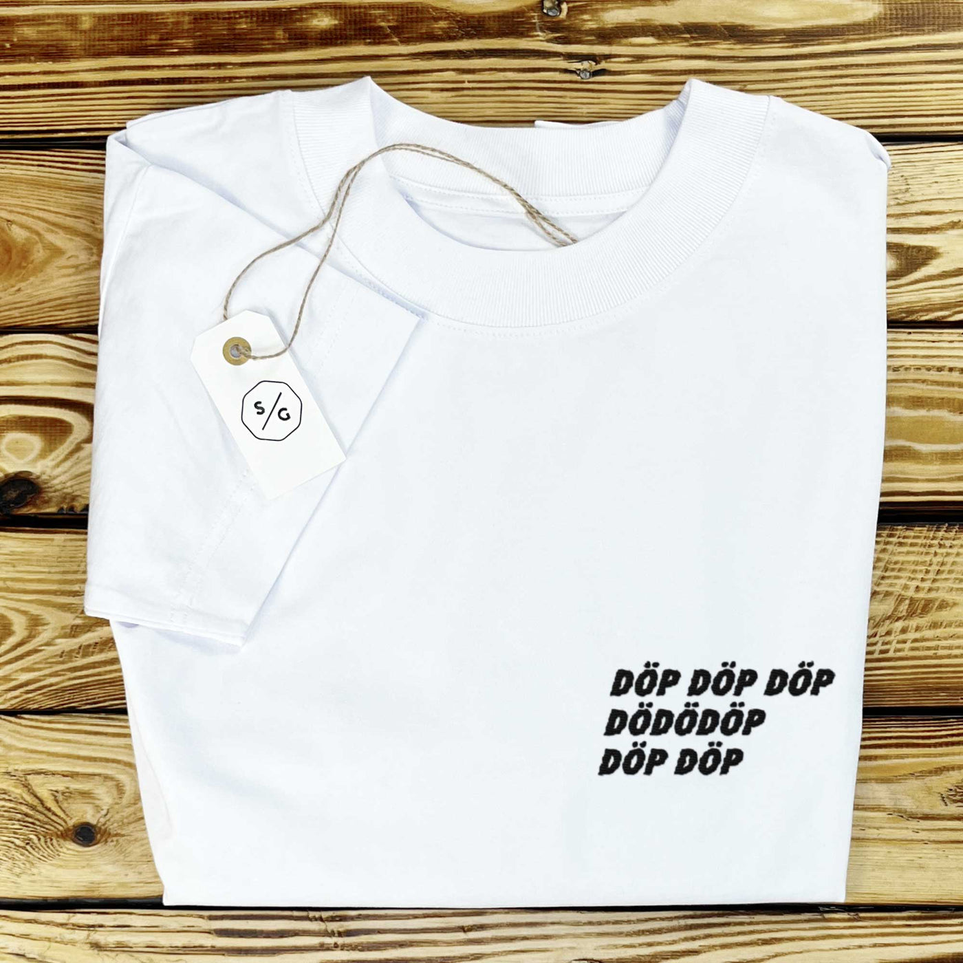 SHIRT OVERSIZED • DÖP DÖP DÖP DÖDÖDÖP DÖP DÖP - Organic Oversized Shirt ST/ST with embroidery