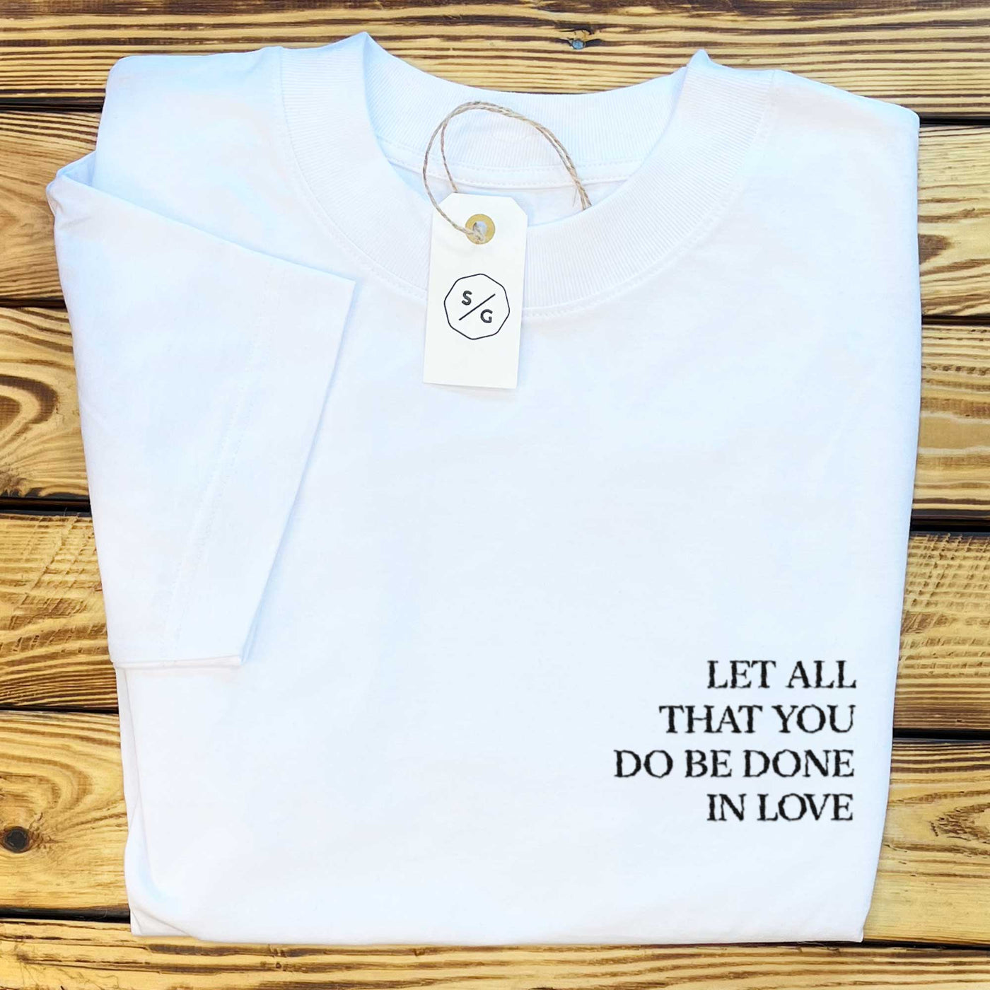 BESTICKTES SHIRT OVERSIZED • LET ALL THAT YOU BE DONE IN LOVE