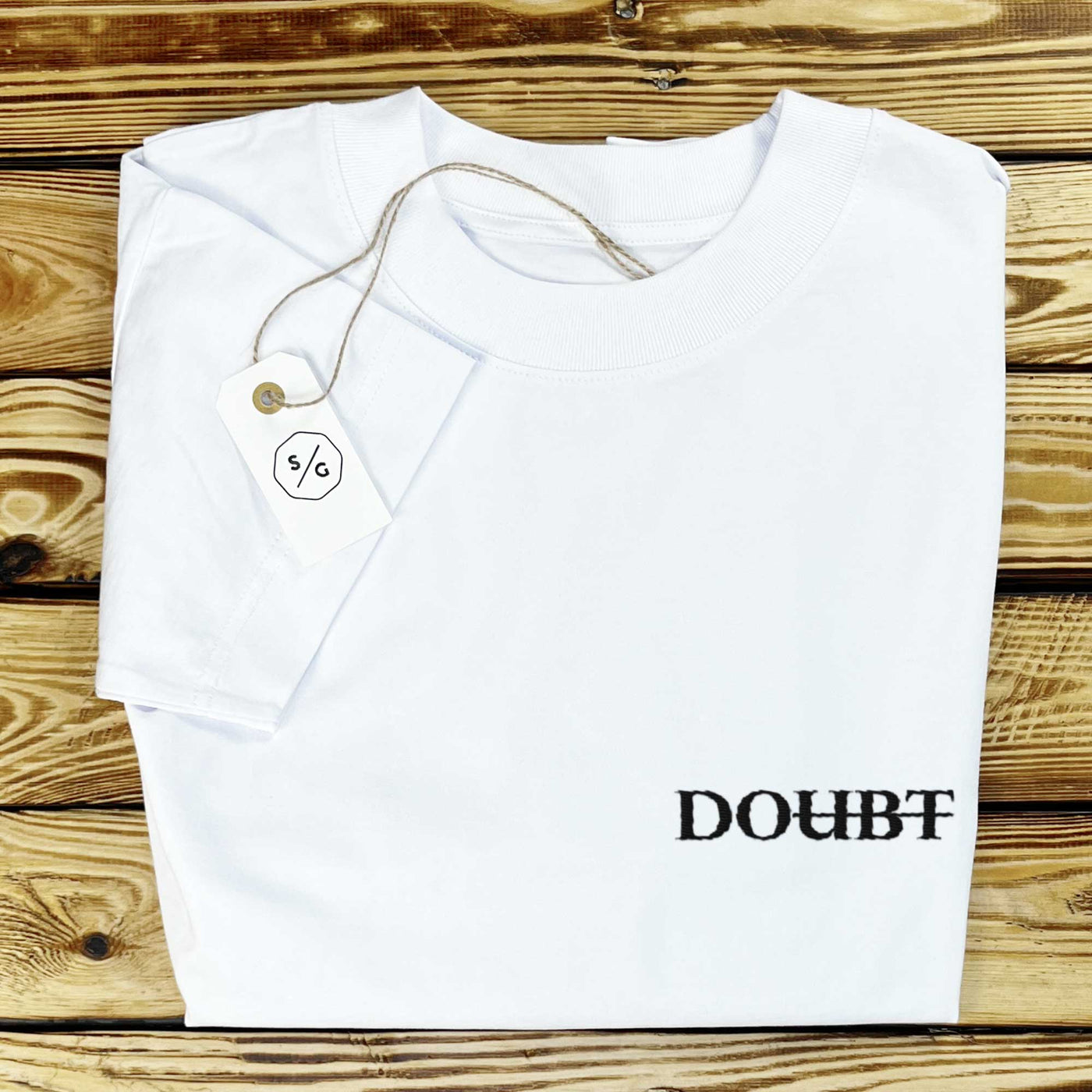 BESTICKTES SHIRT OVERSIZED • DOUBT