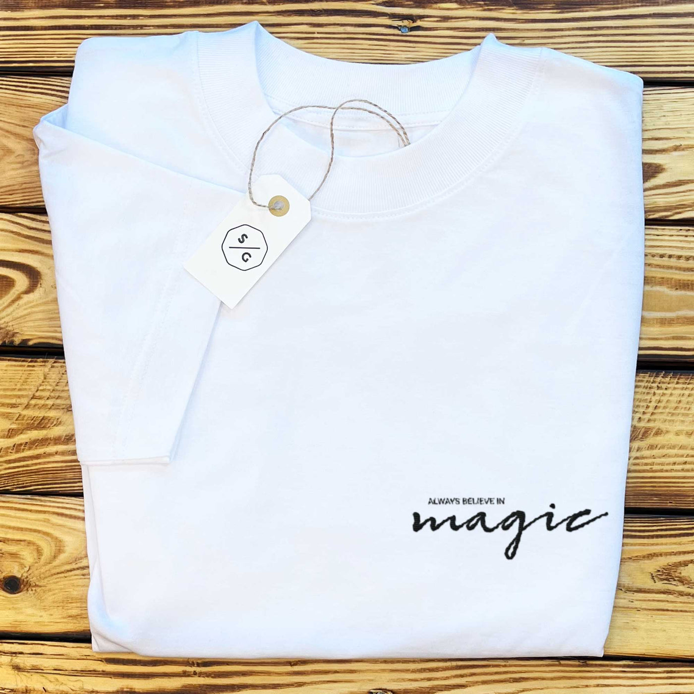 BESTICKTES SHIRT OVERSIZED • ALWAYS BELIEVE IN MAGIC