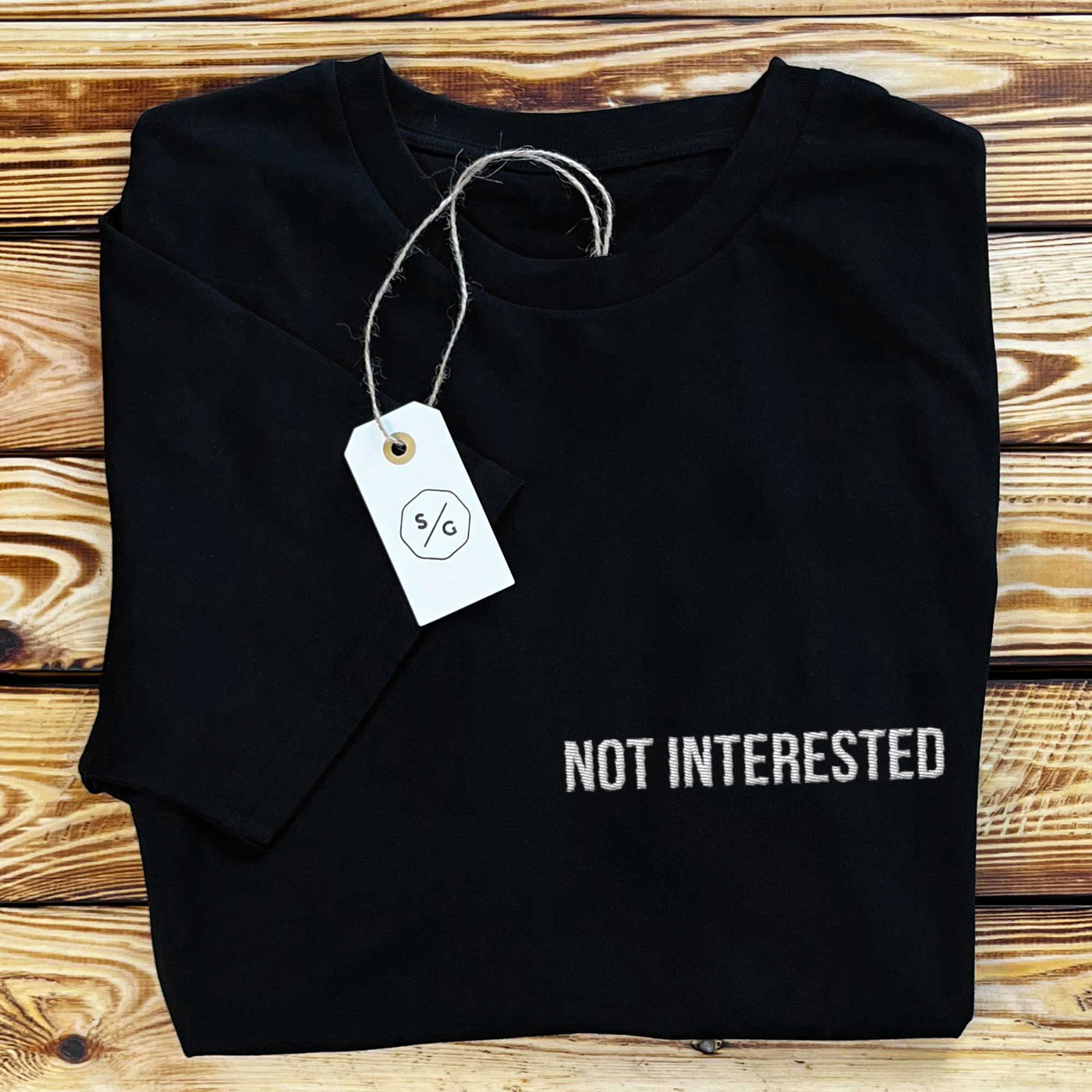 BESTICKTES SHIRT • NOT INTERESTED