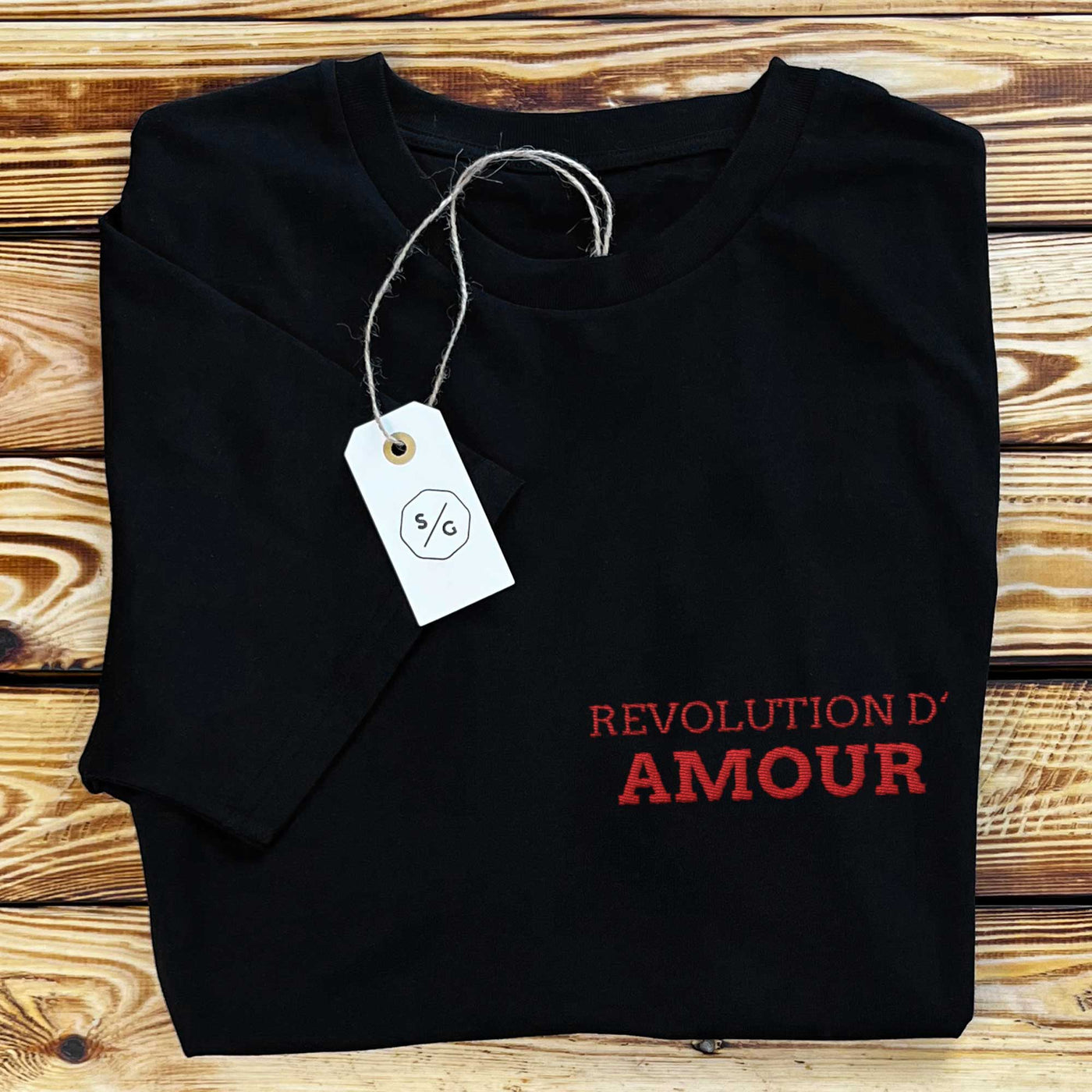 BESTICKTES SHIRT • REVOLUTION D'AMOUR