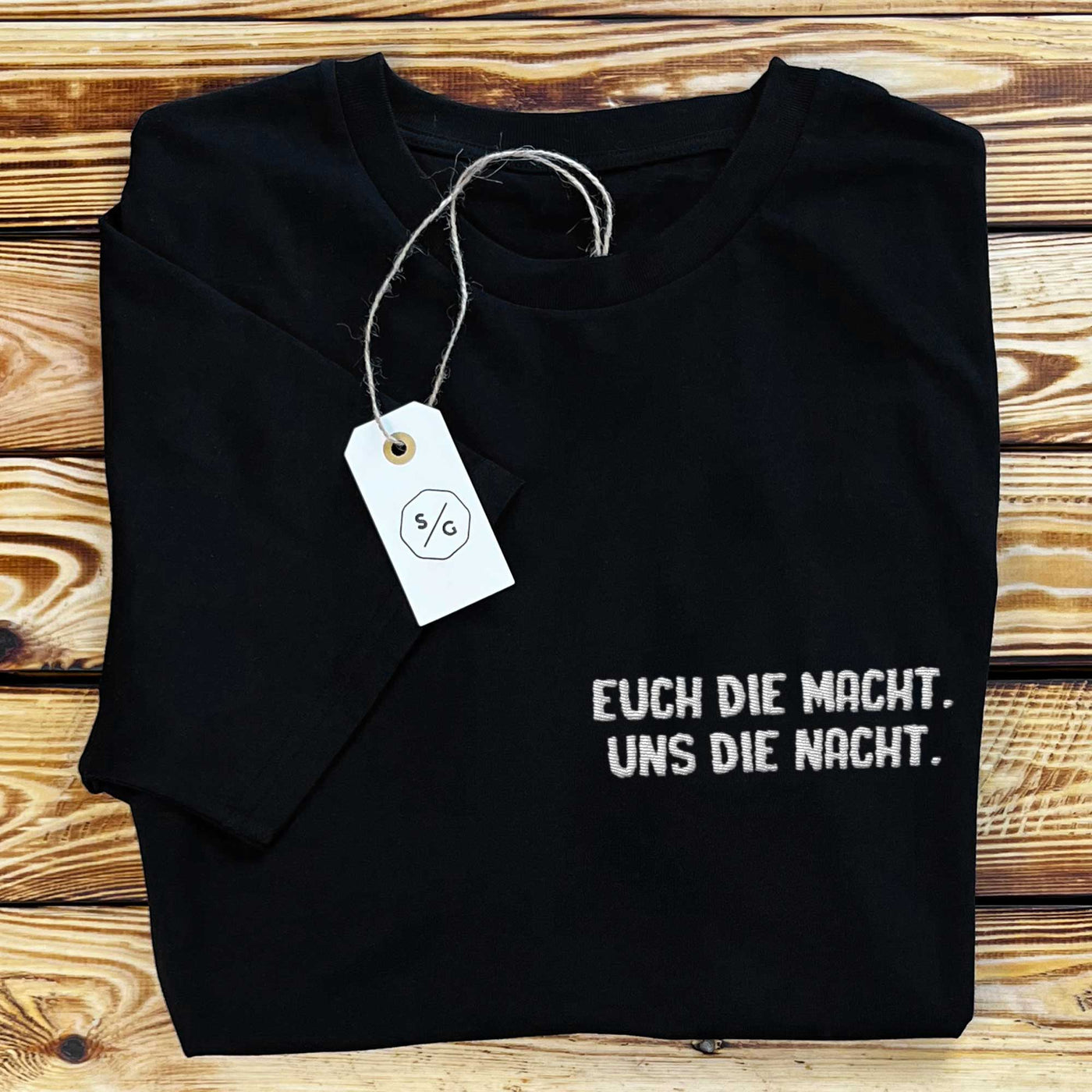 BESTICKTES SHIRT • EUCH DIE MACHT. UNS DIE NACHT.