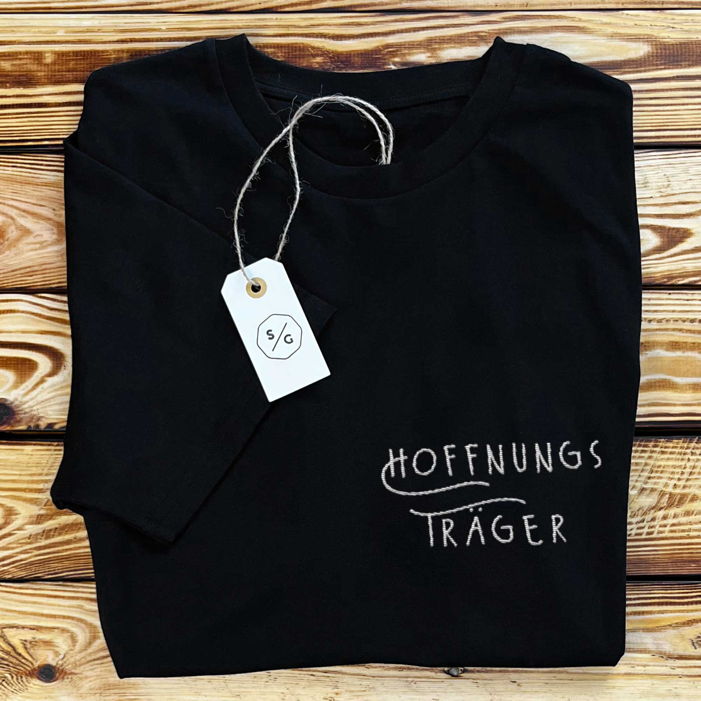 BESTICKTES SHIRT • HOFFNUNGSTRÄGER