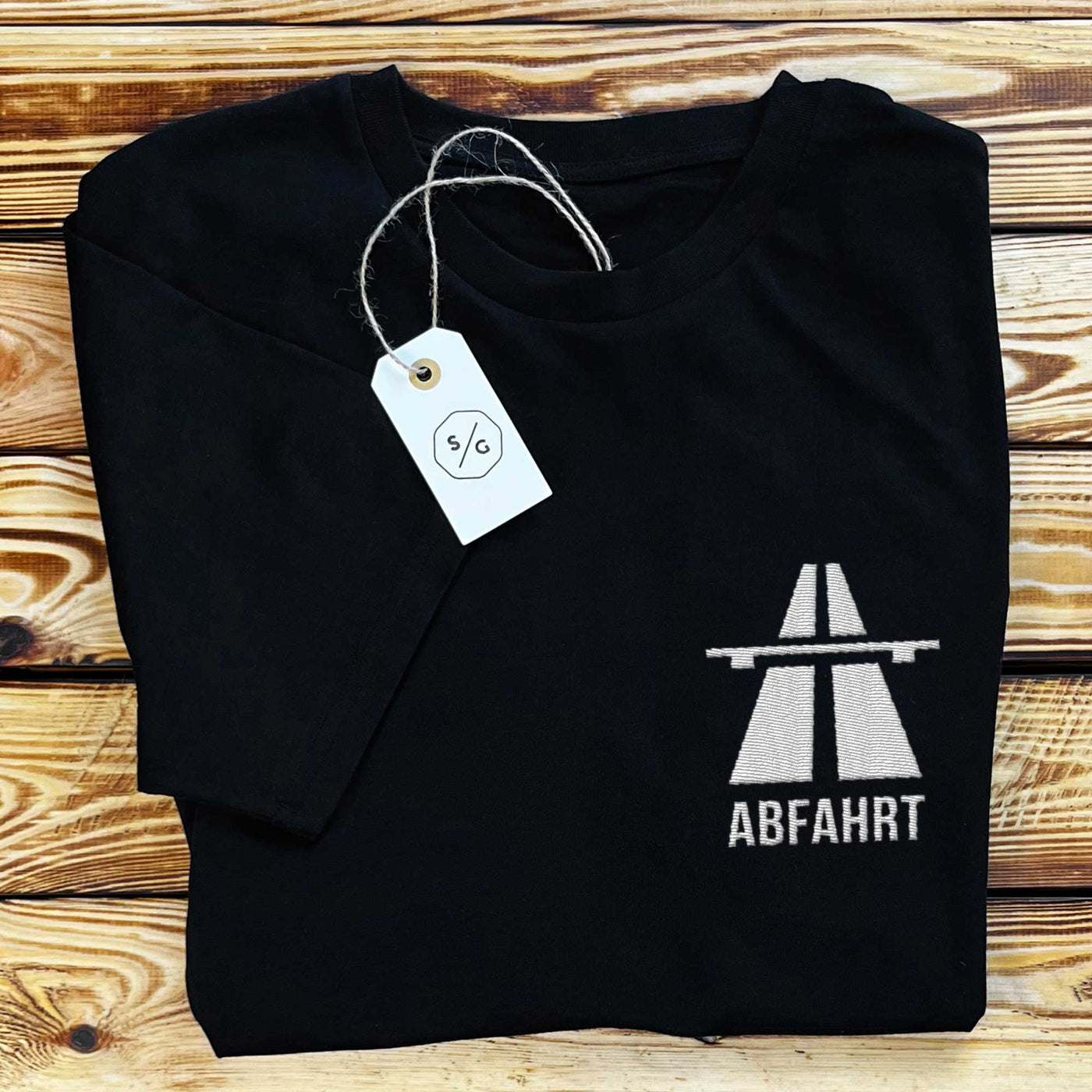 BESTICKTES SHIRT • ABFAHRT