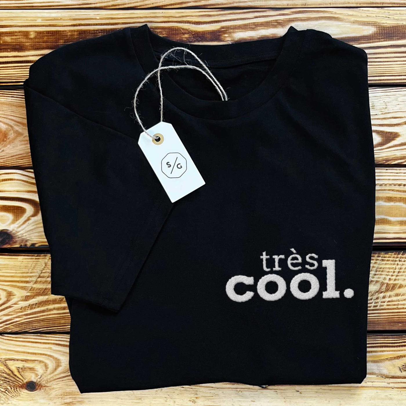 BESTICKTES SHIRT • TRÉS COOL