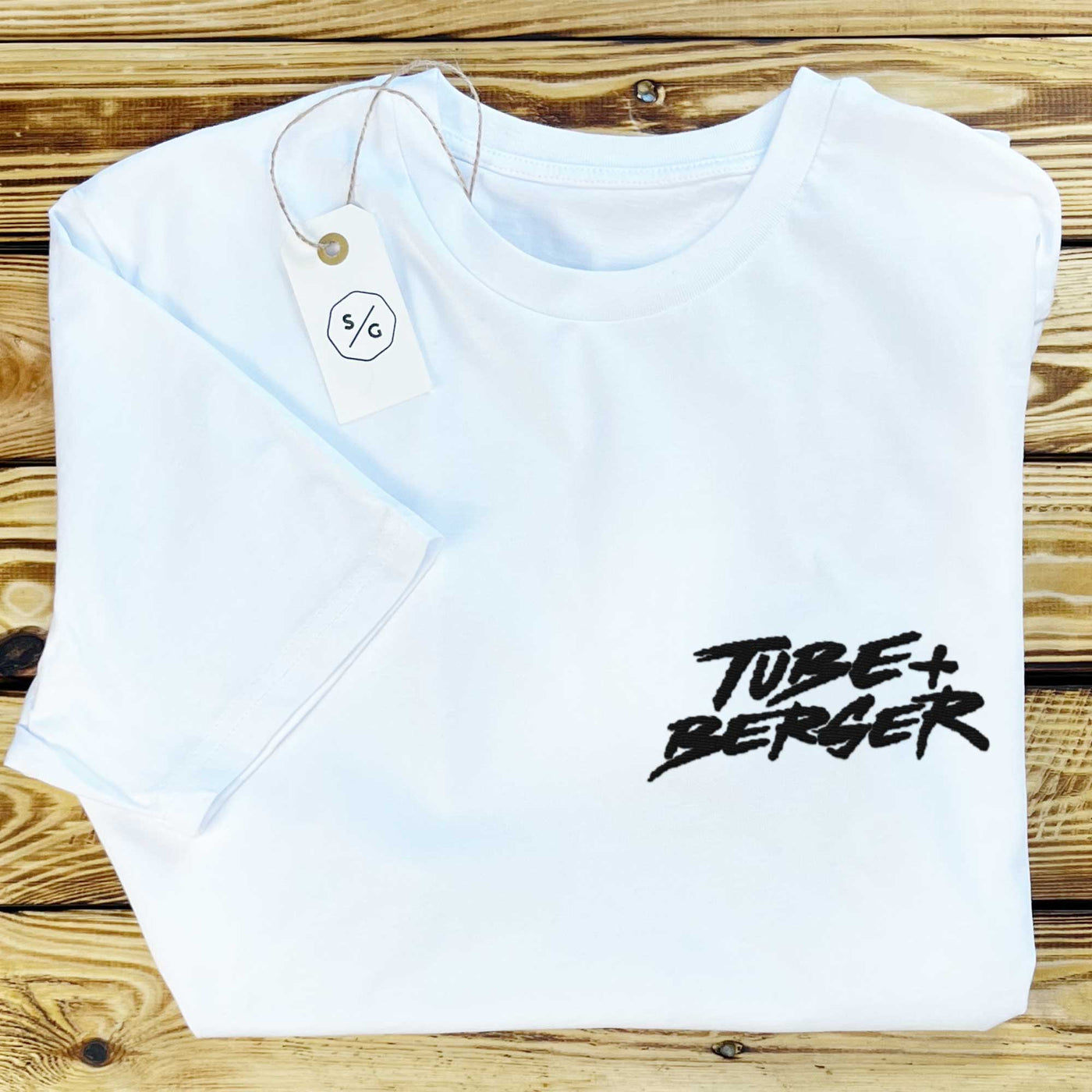 BESTICKTES SHIRT • LOGO TUBE & BERGER