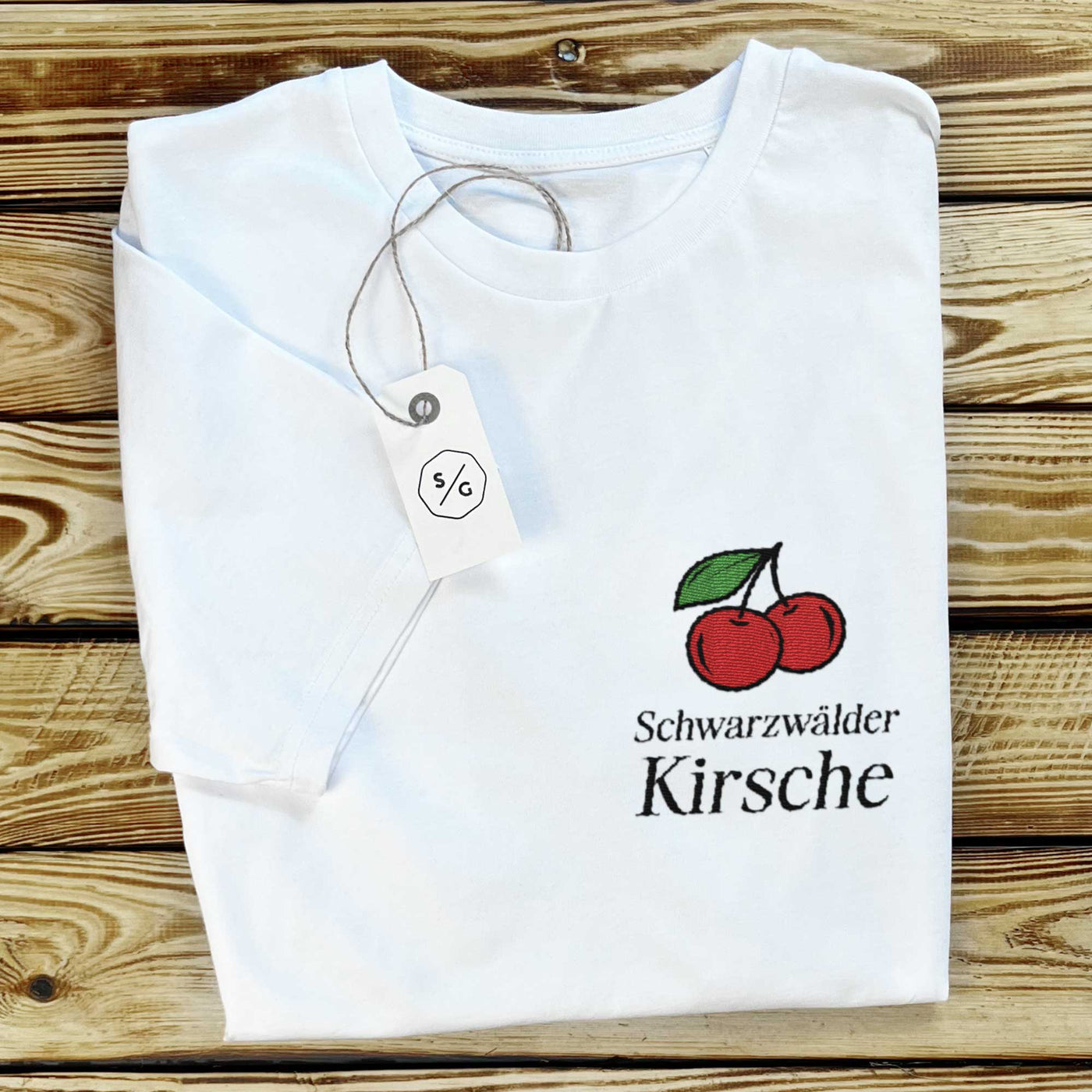 BESTICKTES SHIRT • SCHWARZWÄLDER KIRSCHE