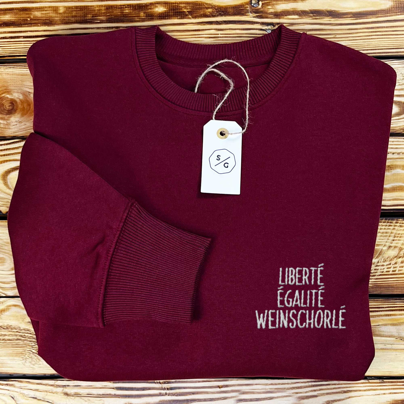 BESTICKTER SWEATER • LIBERTÉ ÉGALITÉ WEINSCHORLÉ