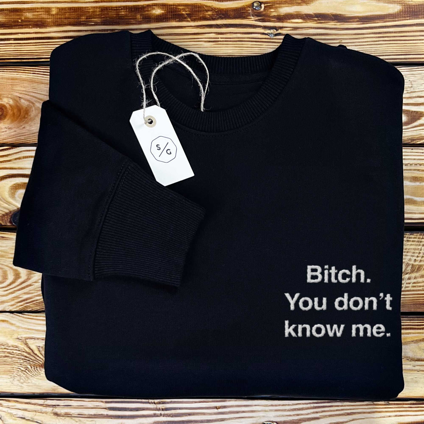 BESTICKTER SWEATER • BITCH YOU DONT KNOW ME.