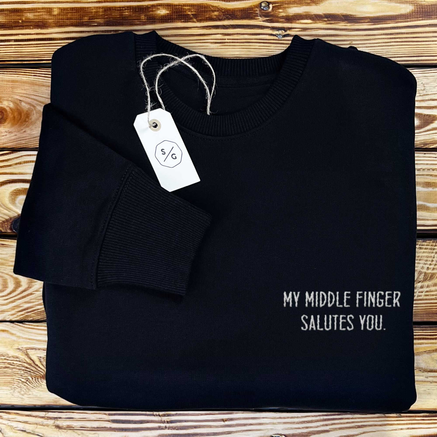 BESTICKTER SWEATER • MY MIDDLE FINGER SALUTES YOU.