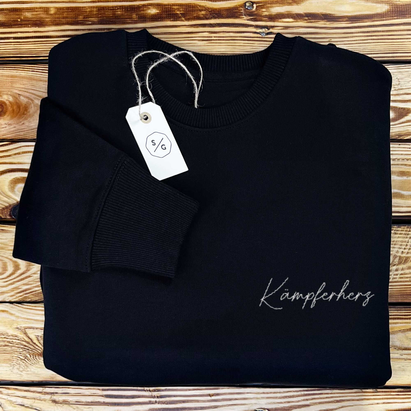 BESTICKTER SWEATER • KÄMPFERHERZ