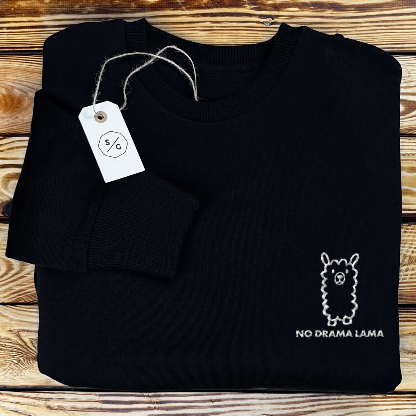 BESTICKTER SWEATER • NO DRAMA LAMA