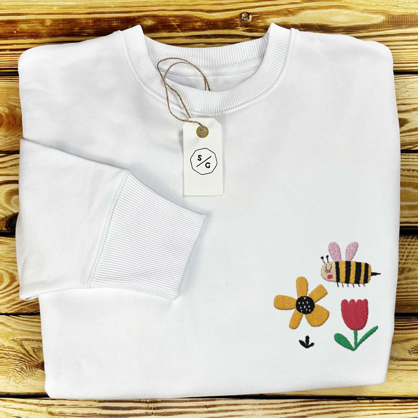 BESTICKTER SWEATER • FLOWER BEE ILLUSTRATION