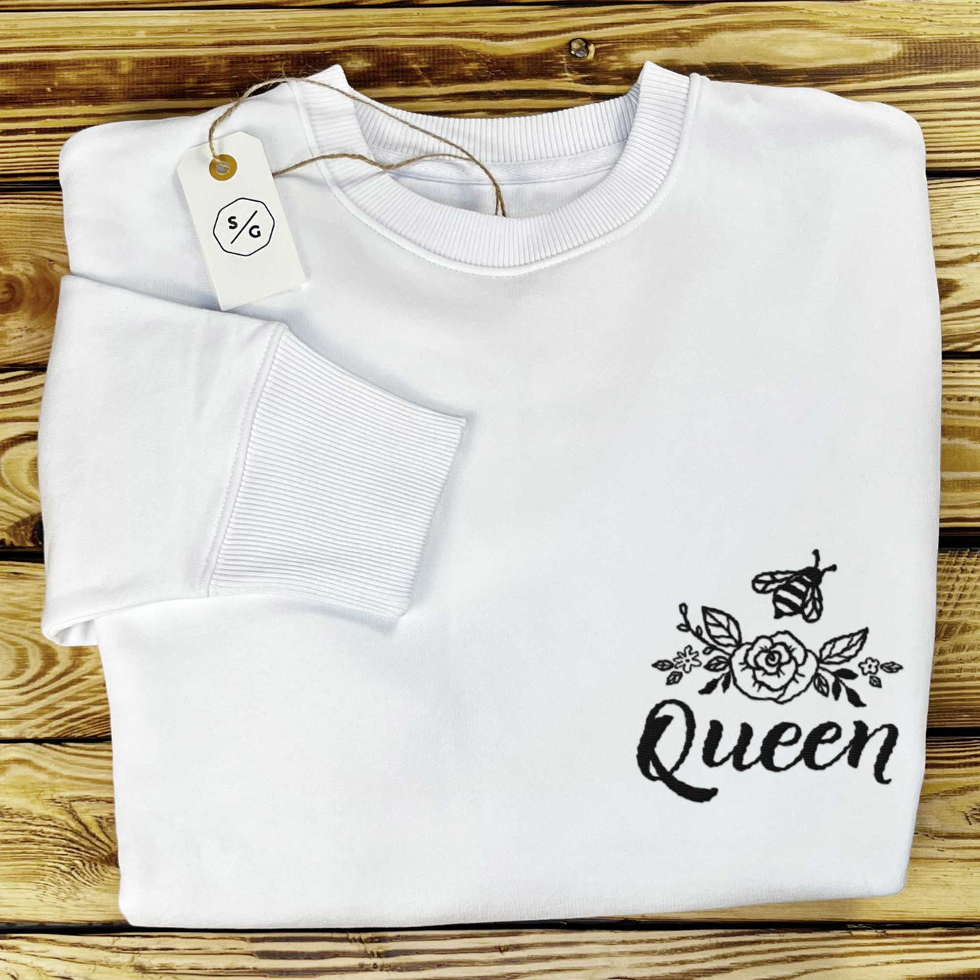 BESTICKTER SWEATER • BEE A QUEEN