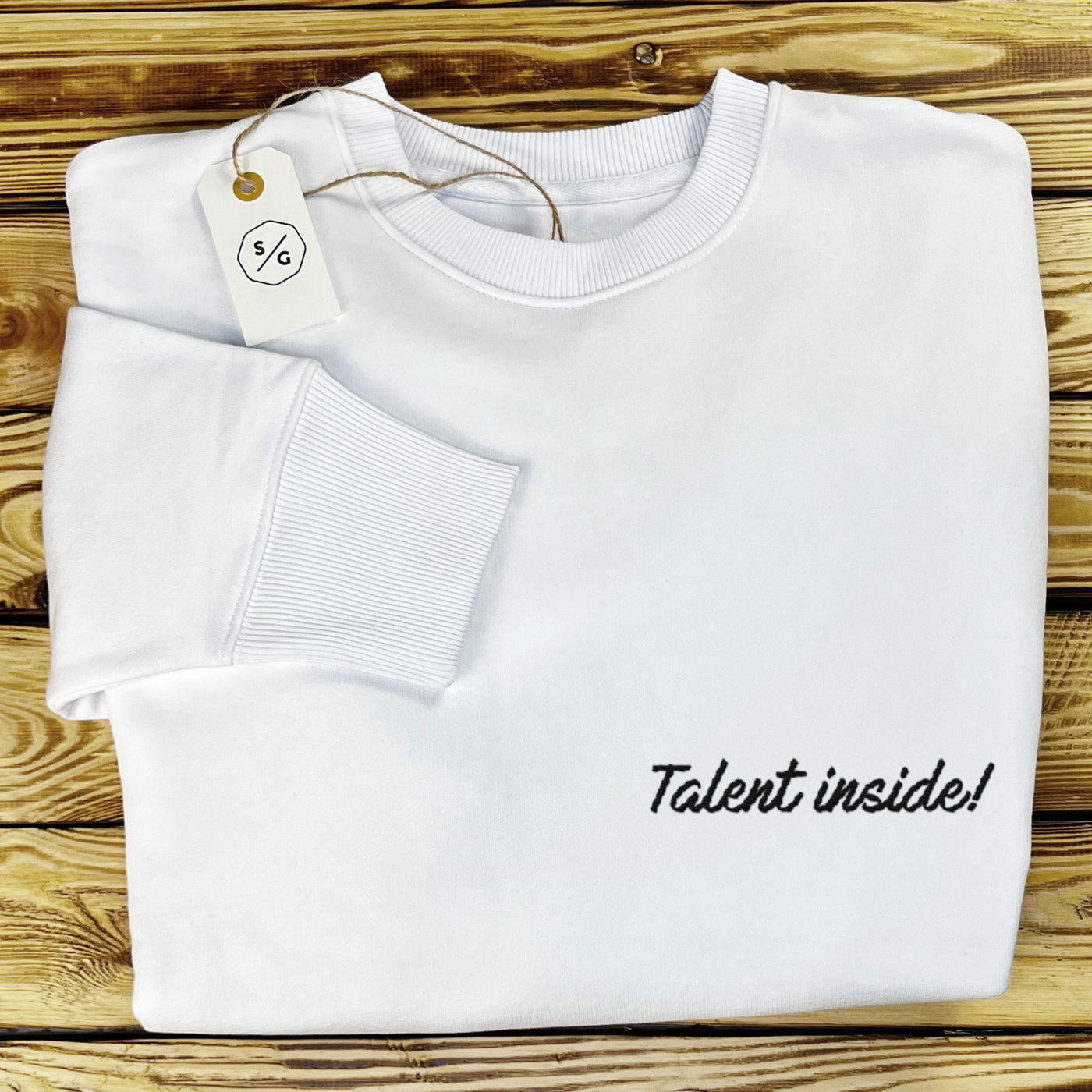 BESTICKTER SWEATER • TALENT INSIDE!