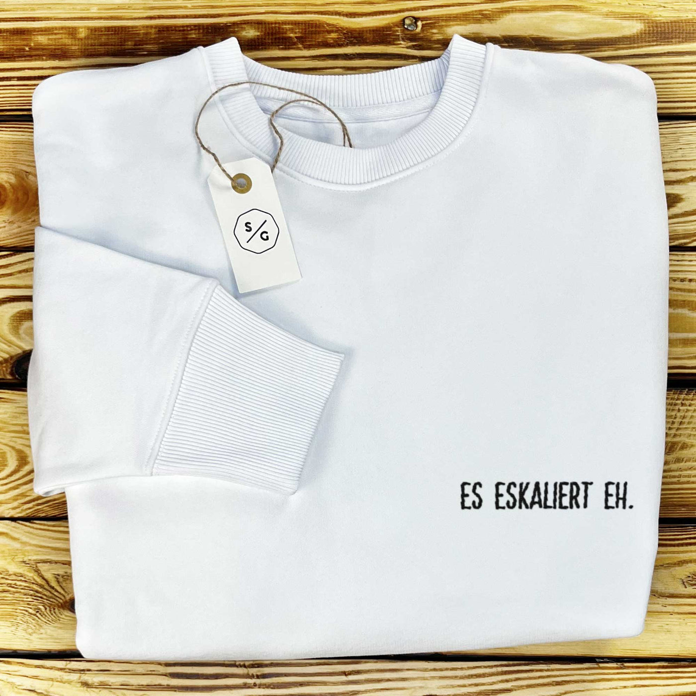 BESTICKTER SWEATER • ES ESKALIERT EH.