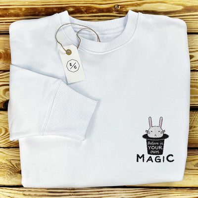 BESTICKTER SWEATER • BELIEVE IN YOUR OWN MAGIC