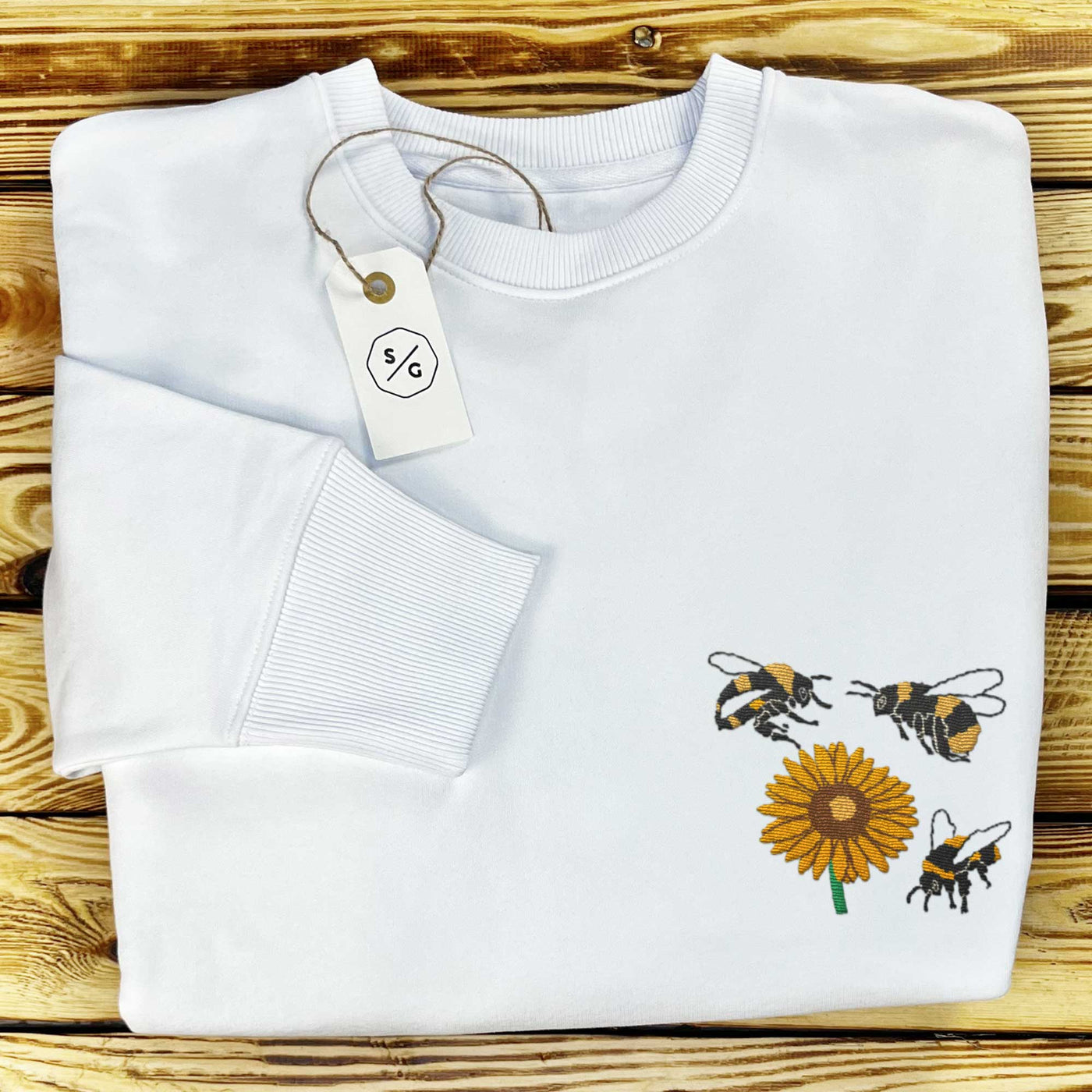 EMBROIDERED SWEATER • SUNFLOWER BEE 