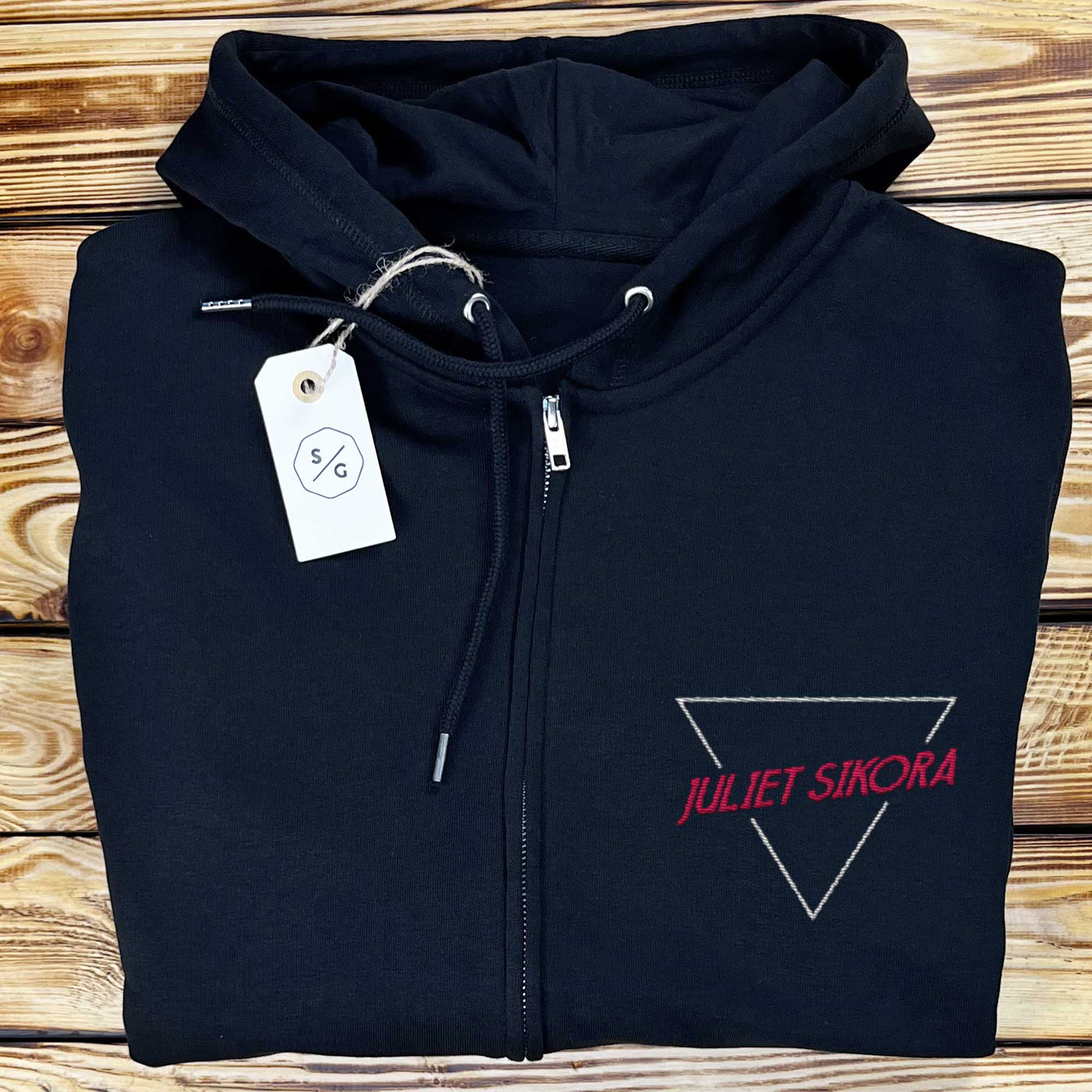 BESTICKTER ZIPPER HOODIE • LOGO JULIET SIKORA