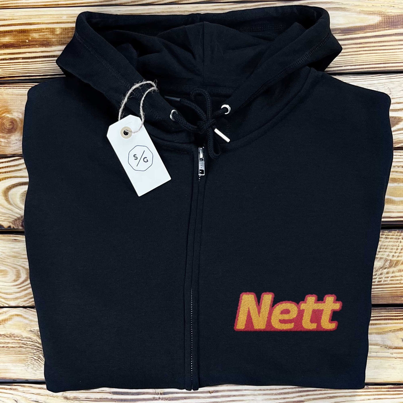 BESTICKTER ZIPPER HOODIE • NETT