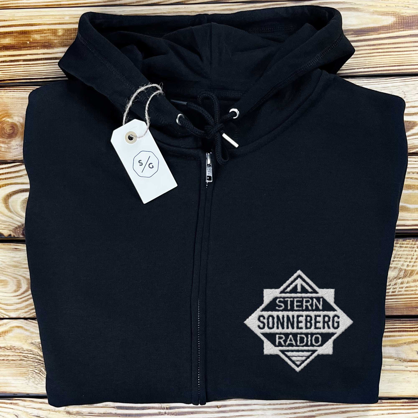 BESTICKTER ZIPPER HOODIE • STERN RADIO SONNEBERG