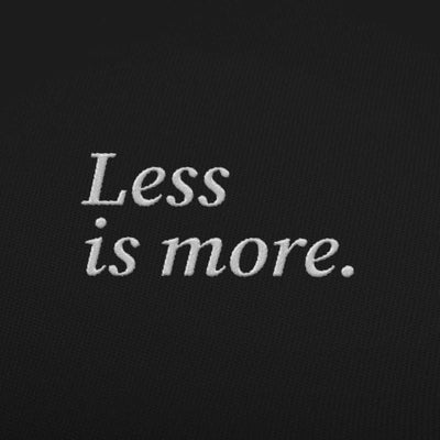 BESTICKTE CAP • LESS IS MORE