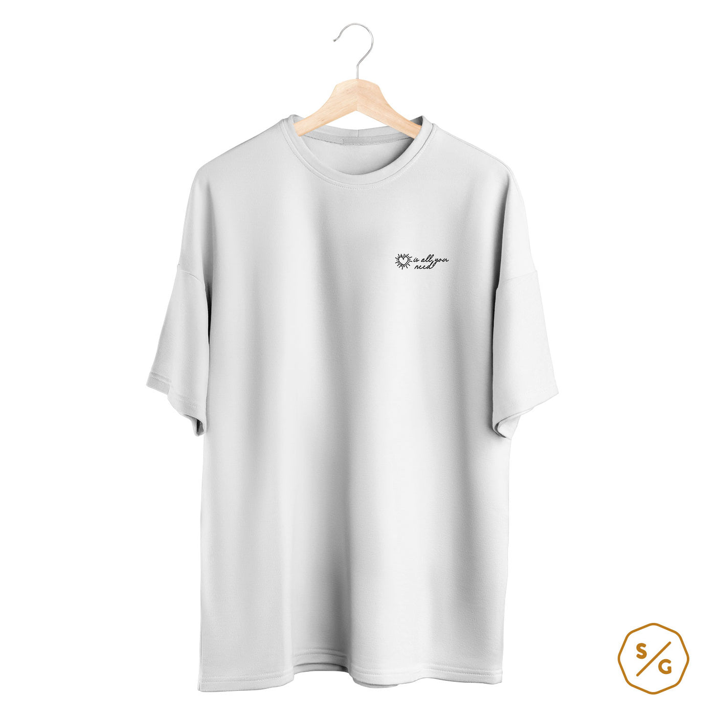 BESTICKTES SHIRT OVERSIZED • LOVE IS ALL YOU NEED