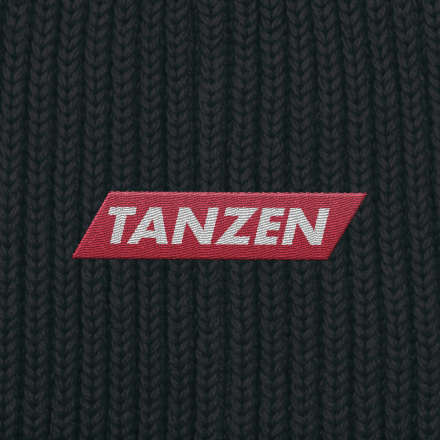 BESTICKTE BEANIE • TANZEN