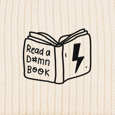 BESTICKTE BEANIE • READ A DAMN BOOK